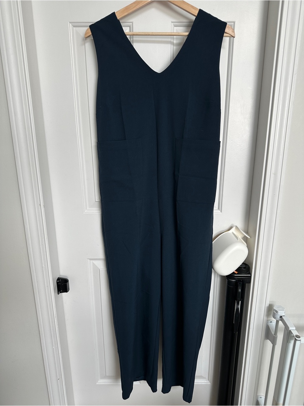 OAK + FORT Navy V-Neck Romper Jumpsuit with Front Pockets - M